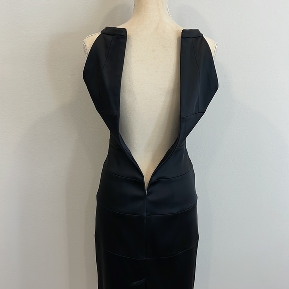 Stunning fitted black dress by JAX - Picture 6 of 8